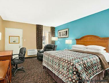 Super 8 By Wyndham Belleville St. Louis Area Zewnętrze zdjęcie