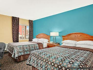 Super 8 By Wyndham Belleville St. Louis Area Zewnętrze zdjęcie